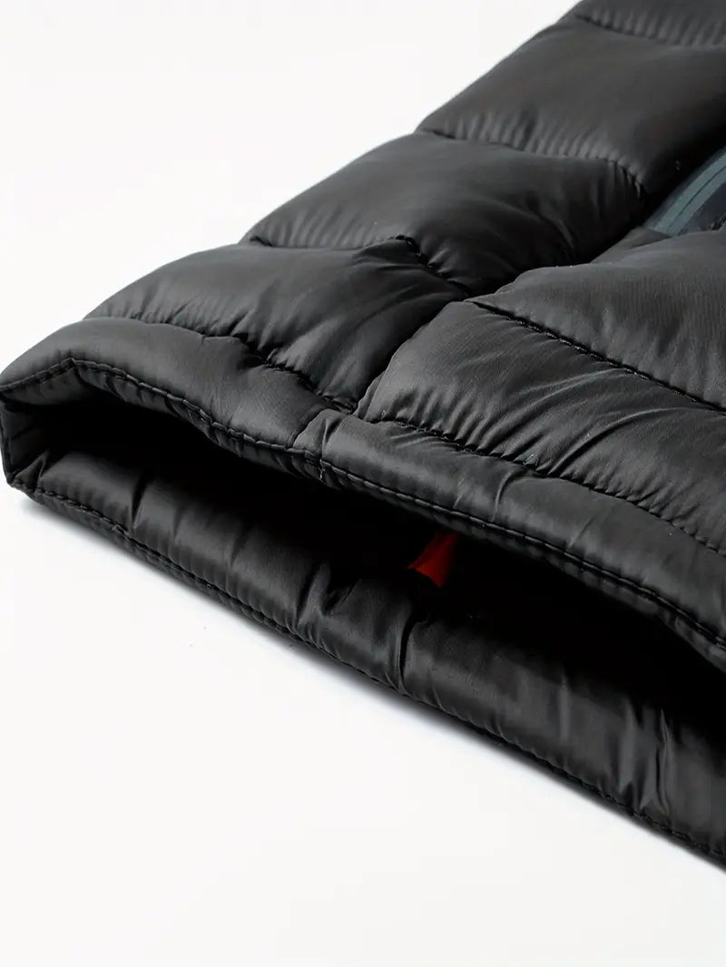 Casaco com capuz elegante