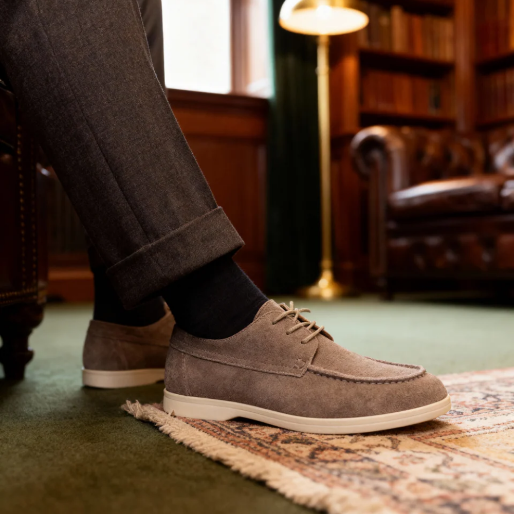 Sapatos elegantes de camurça