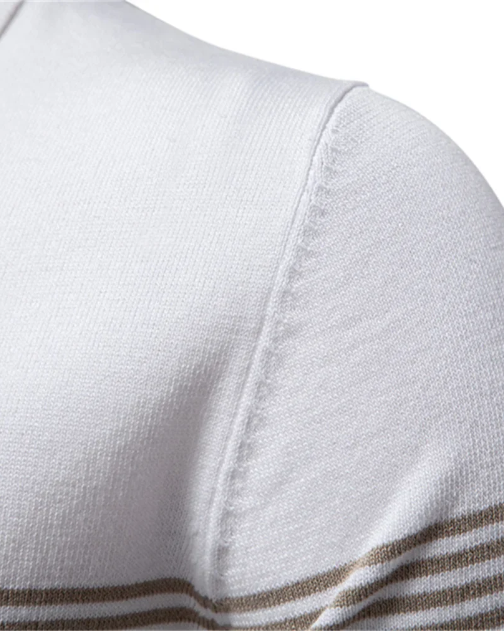 Camisa pólo com riscas