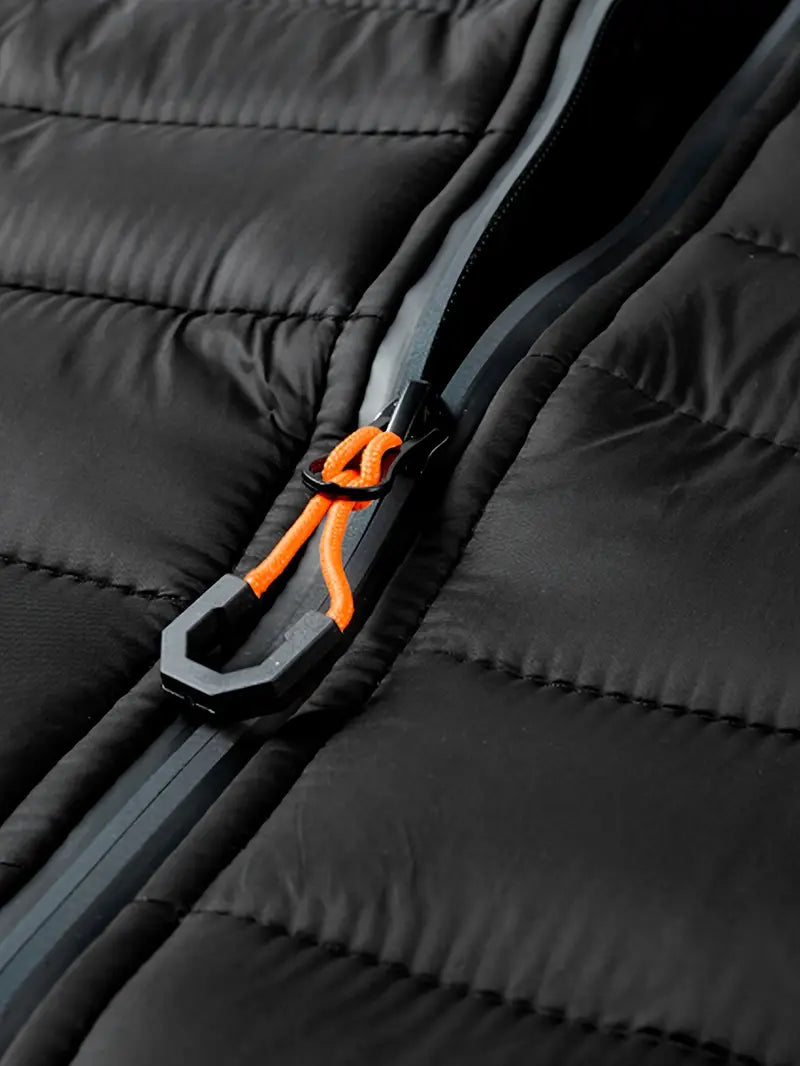 Casaco com capuz elegante