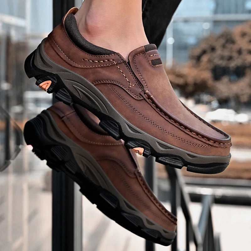 Sapatos de couro elegantes