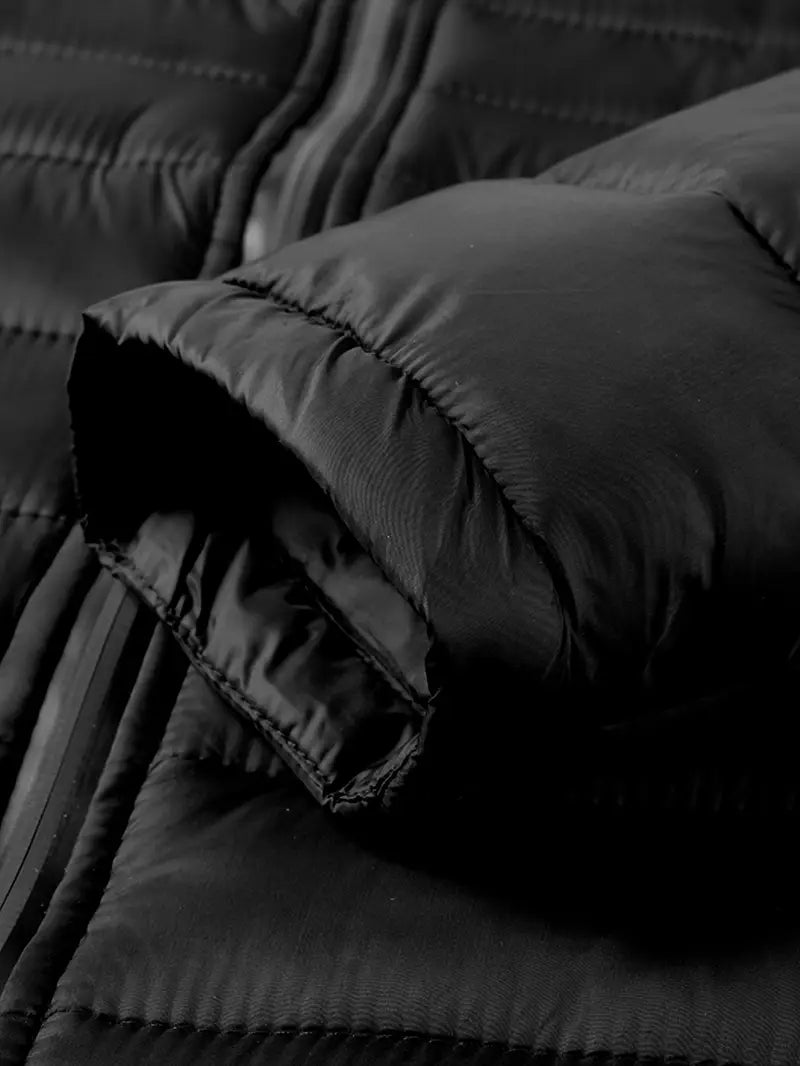 Casaco com capuz elegante