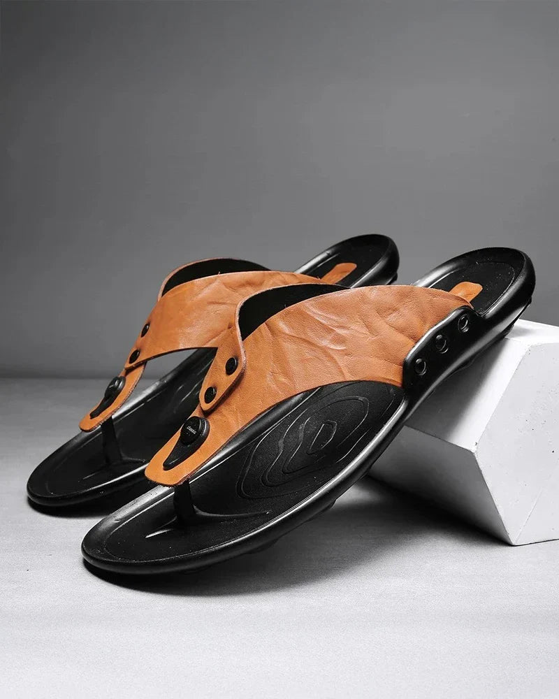 Sandálias de couro elegantes