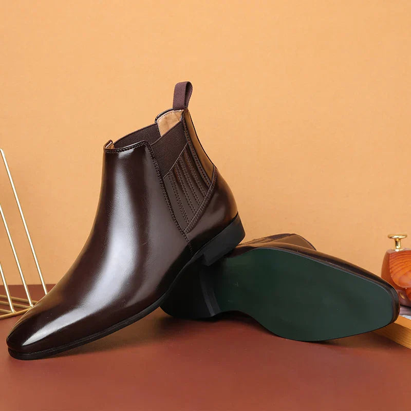 Botas de couro elegantes