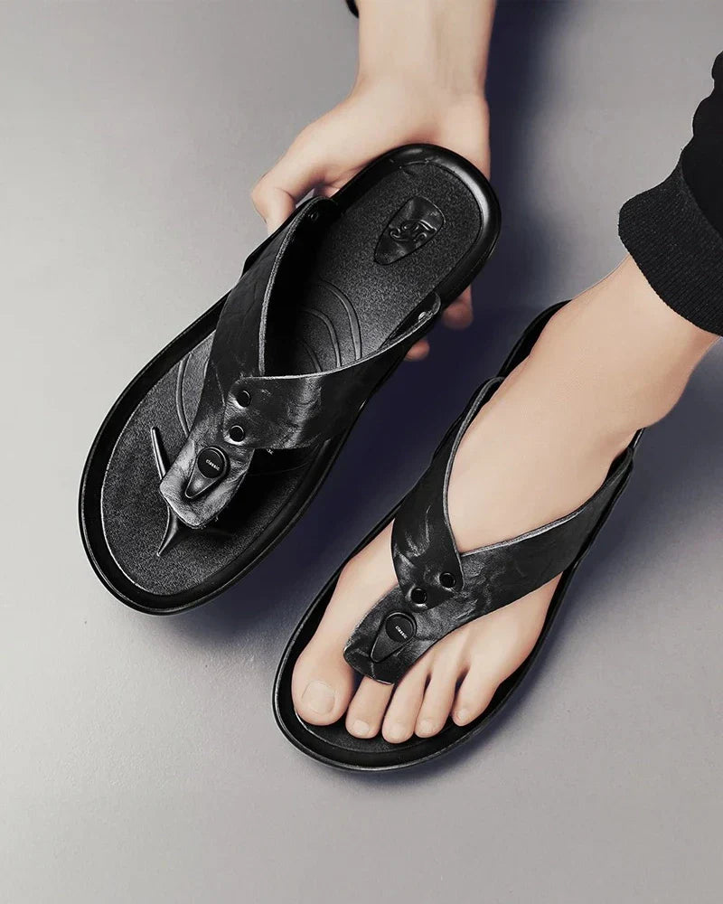 Sandálias de couro elegantes