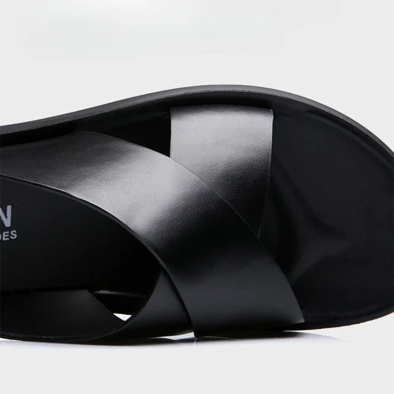 Sandálias de couro elegantes