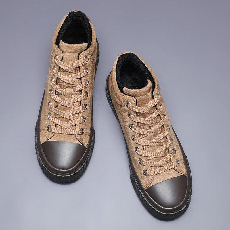 Sapatos elegantes de camurça alta