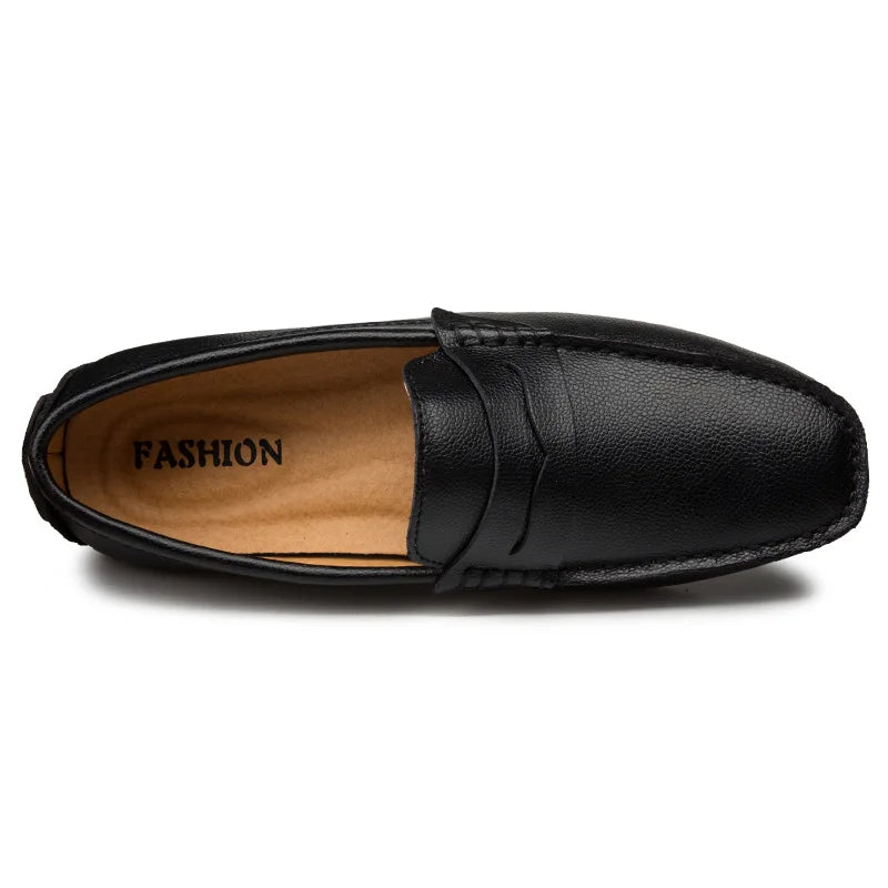 Mocassins casuais de verão em pele