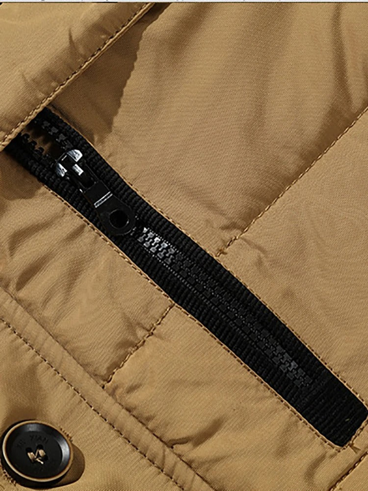 Casaco de lã com capuz elegante